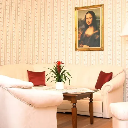 Elegance Hotel 4*