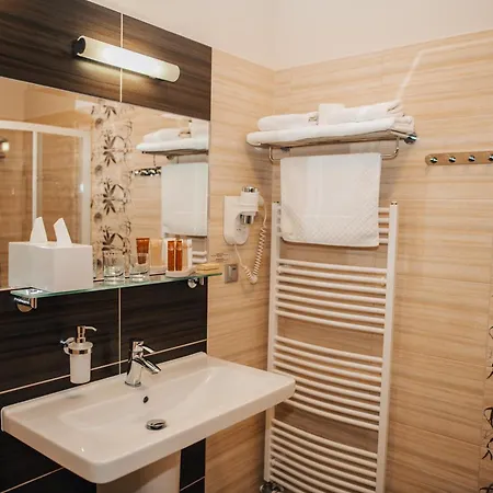 Elegance Hotel 4*