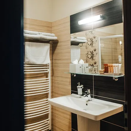 Elegance Hotel 4*