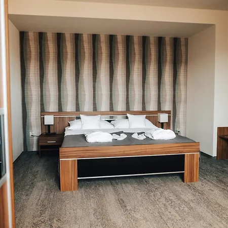 Elegance Hotel 4*
