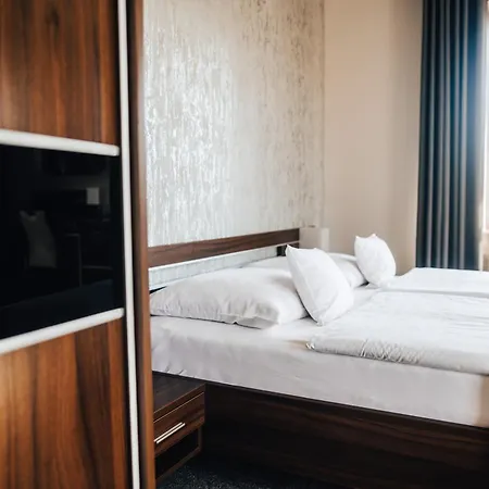 Elegance Hotel