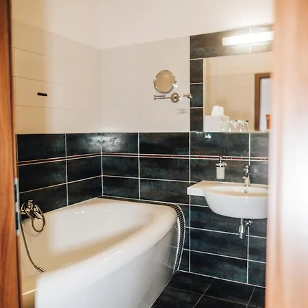 Elegance Hotel