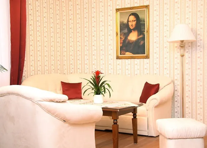Elegance Hotell 4*