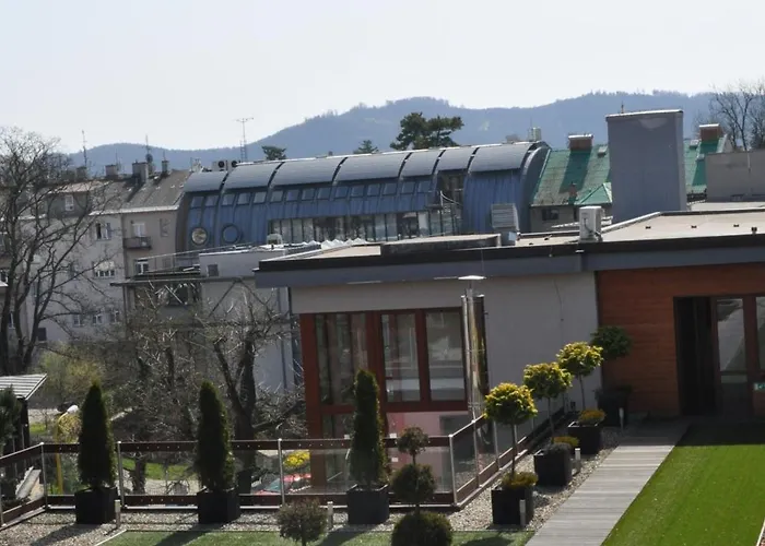 Hotell Elegance 4*