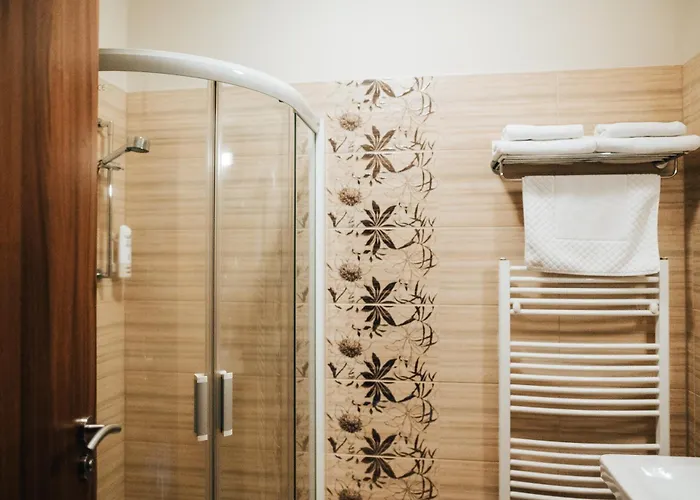 Elegance Hotel